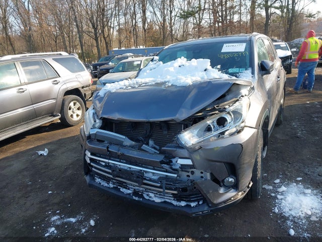 Toyota Highlander Le Plus