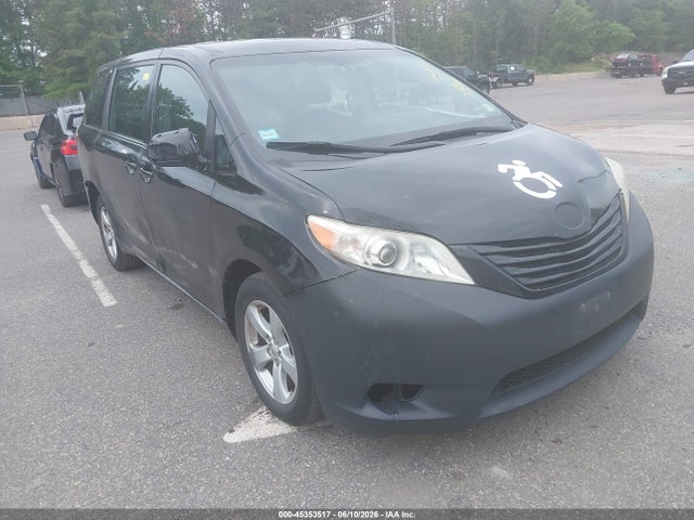 Salvage Toyota Sienna Image