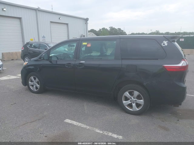 Toyota Sienna L 7 Passenger