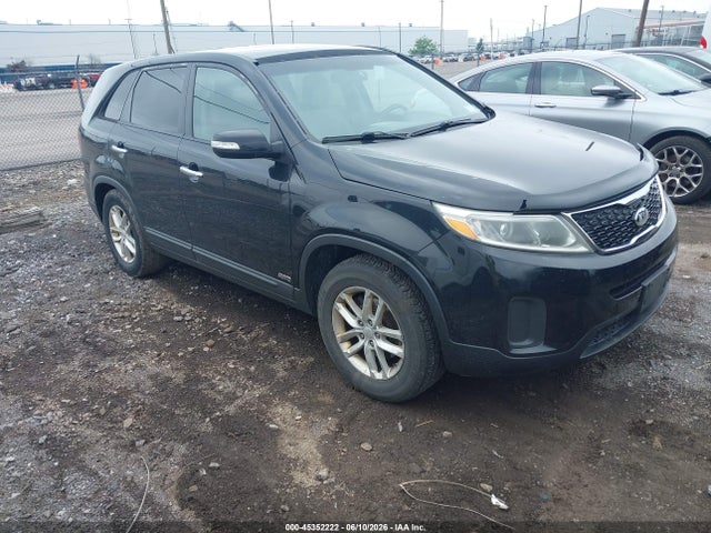 Salvage Kia Sorento Image