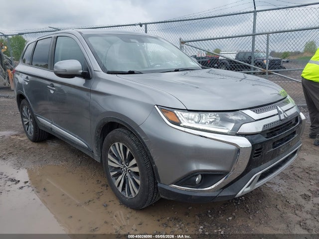 Salvage Mitsubishi Outlander Image