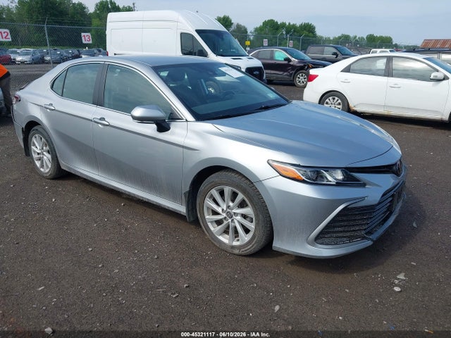 Salvage Toyota Camry Image