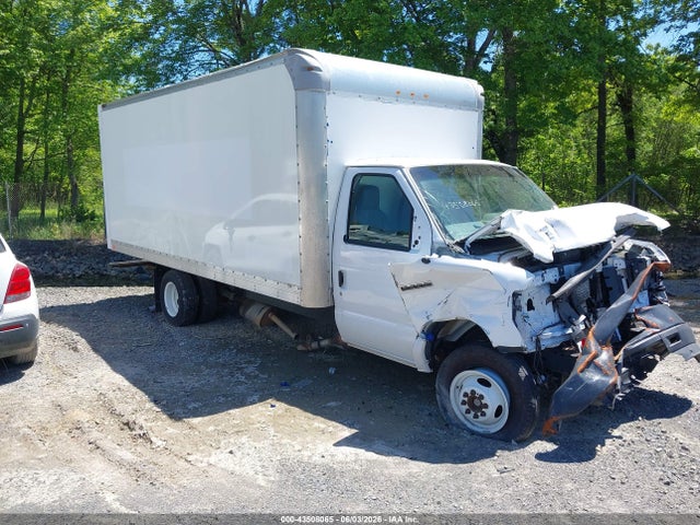 Salvage Ford E-350 Image