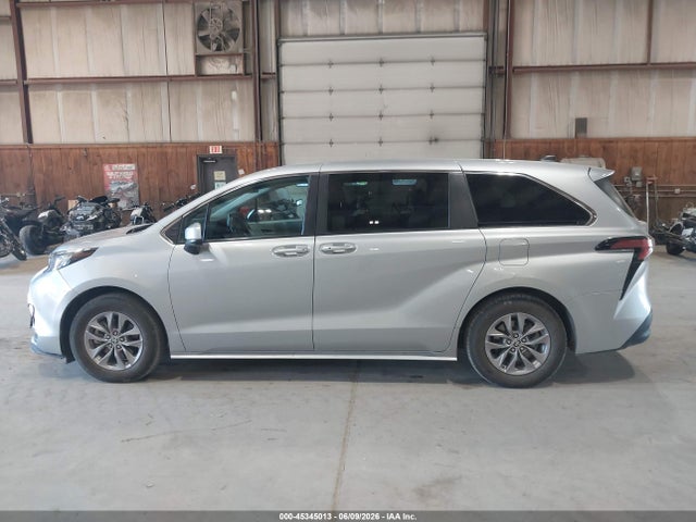 Toyota Sienna Le