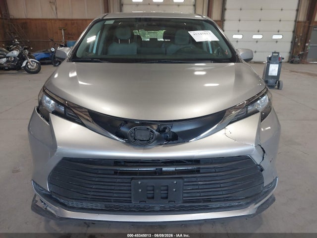 Toyota Sienna Le
