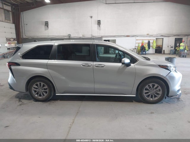 Toyota Sienna Le