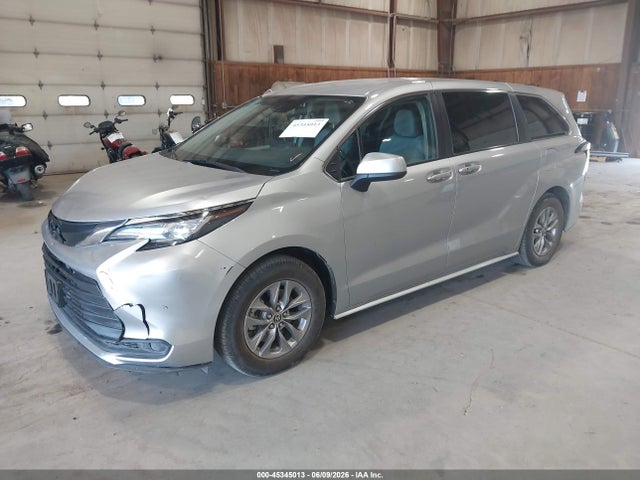 Toyota Sienna Le