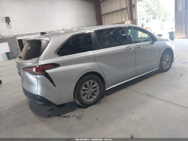 Toyota Sienna Le