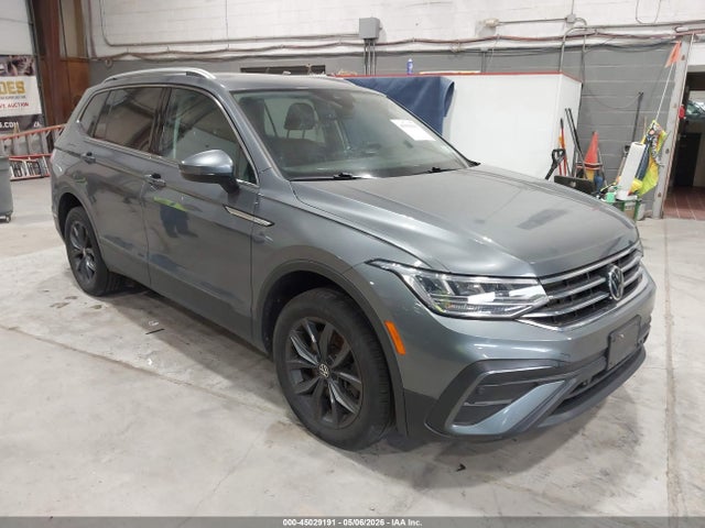 Salvage Volkswagen Tiguan Image