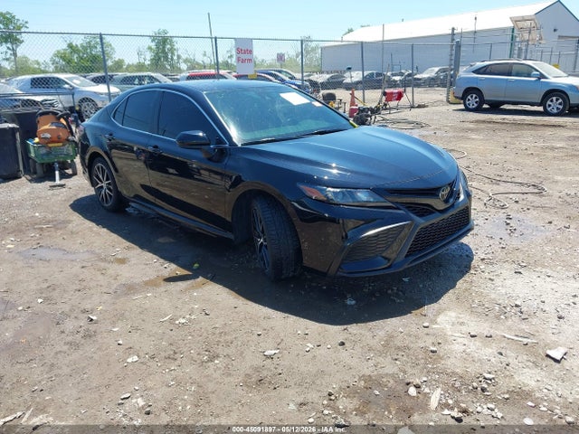 Salvage Toyota Camry Image