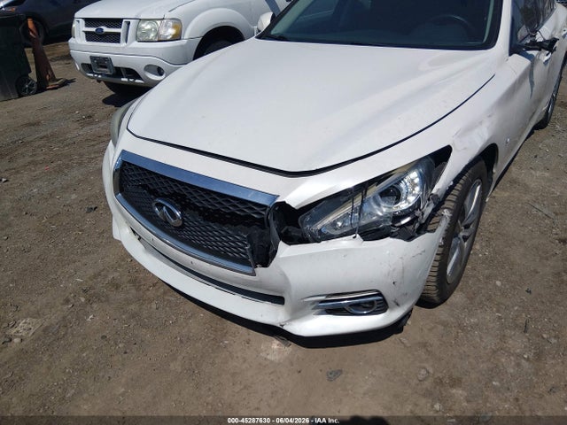 INFINITI Q50 Premium