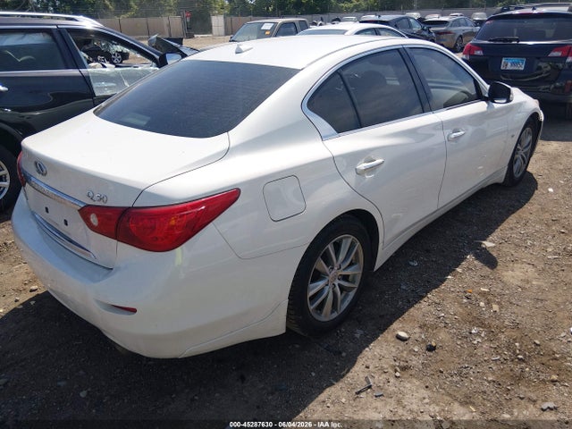 INFINITI Q50 Premium