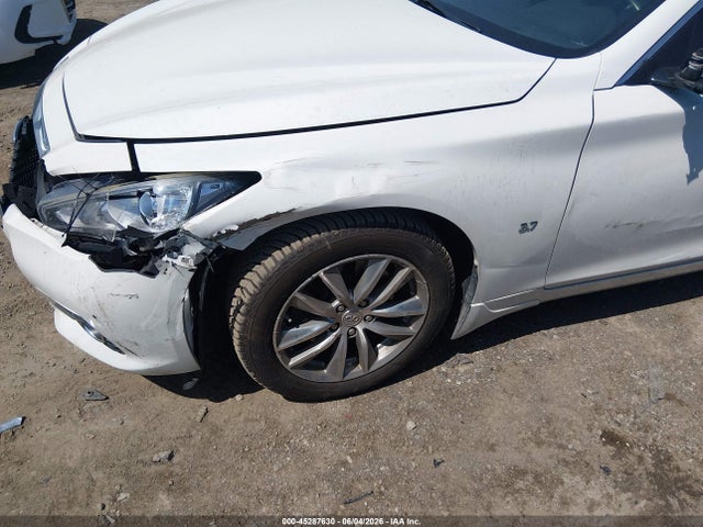 INFINITI Q50 Premium