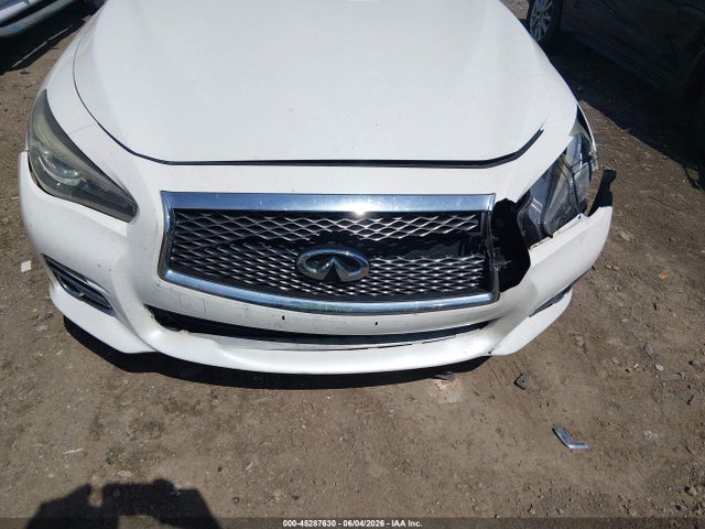 INFINITI Q50 Premium