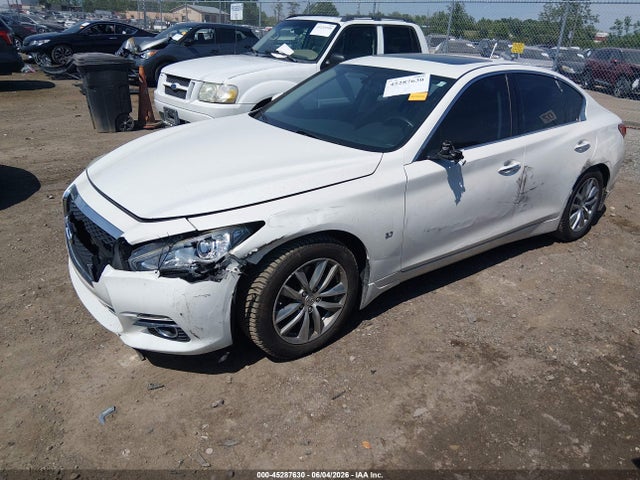 INFINITI Q50 Premium