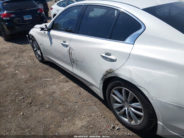INFINITI Q50 Premium