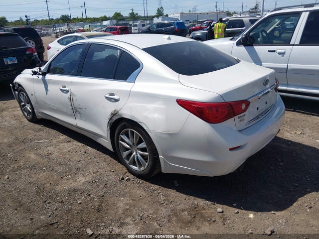 INFINITI Q50 Premium