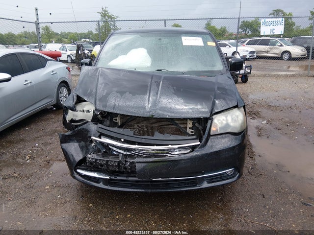Chrysler Town & Country S