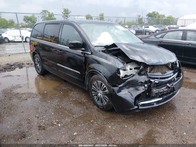 Salvage Chrysler Town & Country Image
