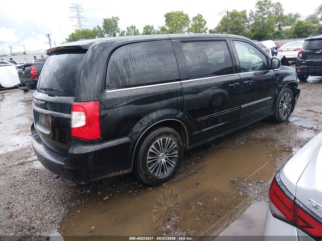 Chrysler Town & Country S