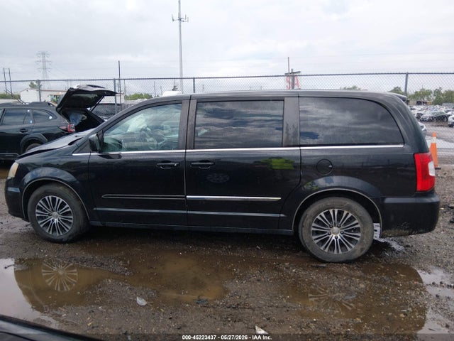 Chrysler Town & Country S
