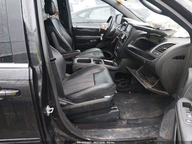 Chrysler Town & Country S