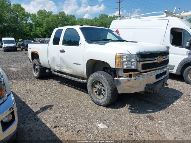 Salvage Chevrolet Silverado 2500 Image