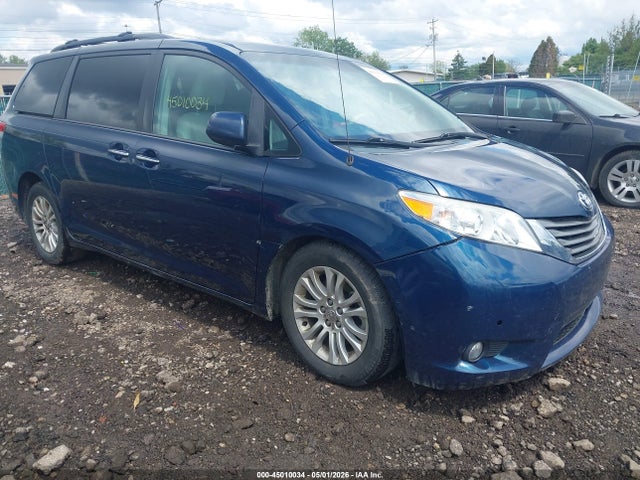 Salvage Toyota Sienna Image