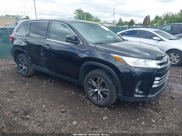 Salvage Toyota Highlander Image