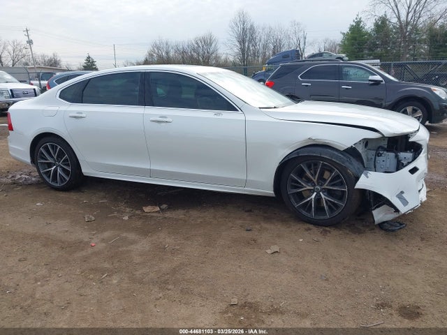 Volvo S90 T6 Momentum