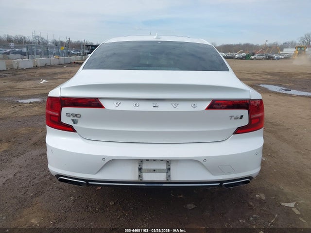 Volvo S90 T6 Momentum