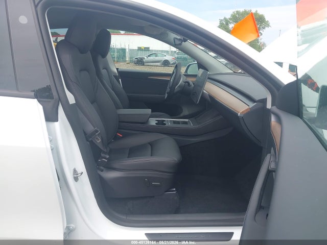 Tesla Model Y Long Range Dual Motor All-wheel Drive