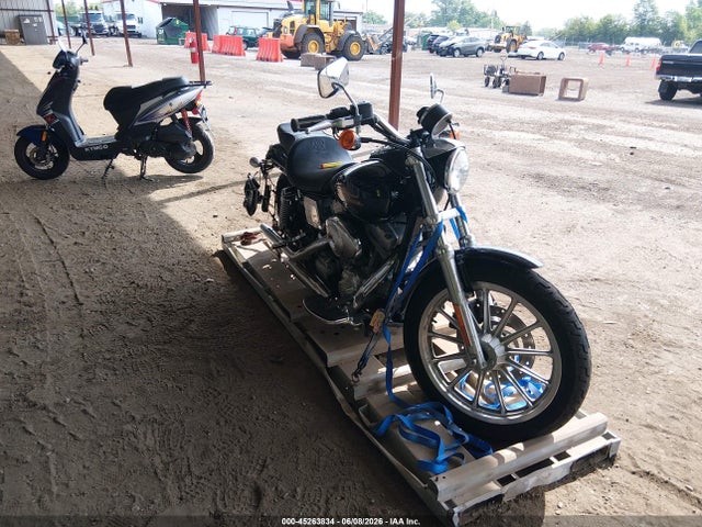 Salvage Harley-Davidson Fxd Image