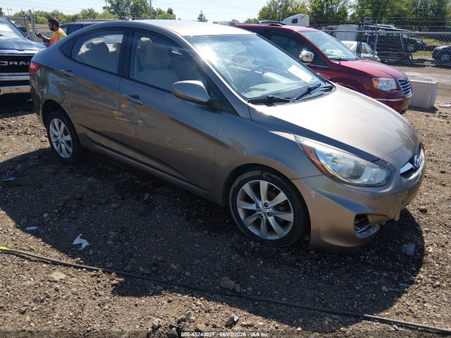 Salvage Hyundai ACCENT Image