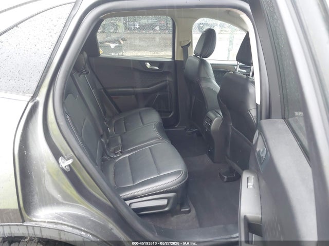 Ford Escape Titanium Hybrid