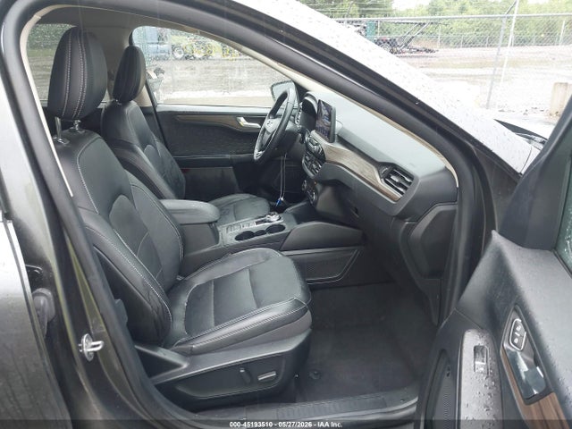 Ford Escape Titanium Hybrid