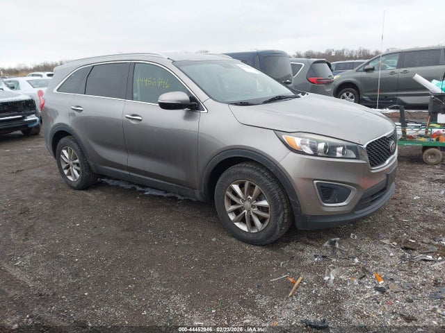 Salvage Kia Sorento Image