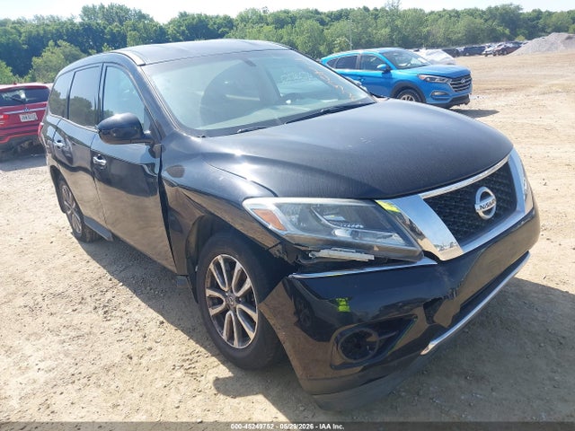 Salvage Nissan Pathfinder Image