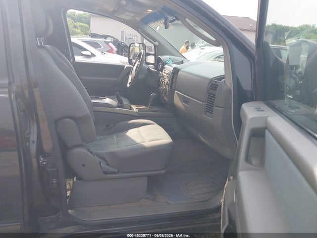 Nissan Titan Se