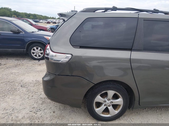 Toyota Sienna Le V6 8 Passenger