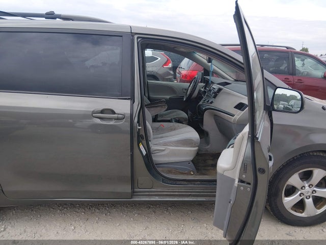 Toyota Sienna Le V6 8 Passenger