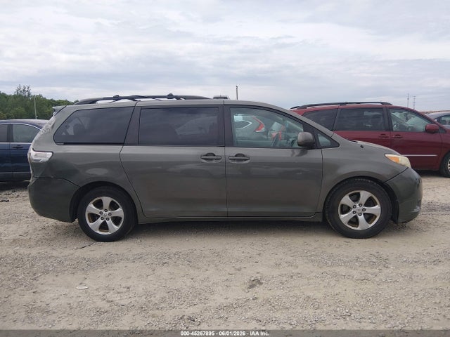 Toyota Sienna Le V6 8 Passenger