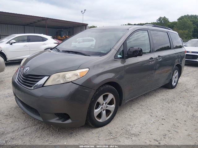 Toyota Sienna Le V6 8 Passenger