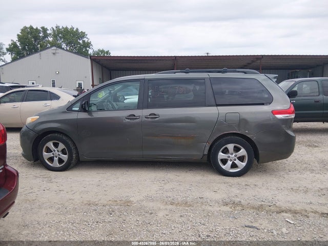 Toyota Sienna Le V6 8 Passenger