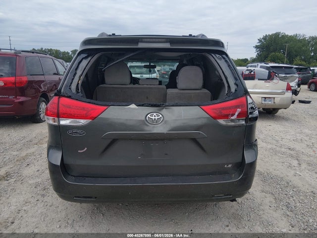 Toyota Sienna Le V6 8 Passenger