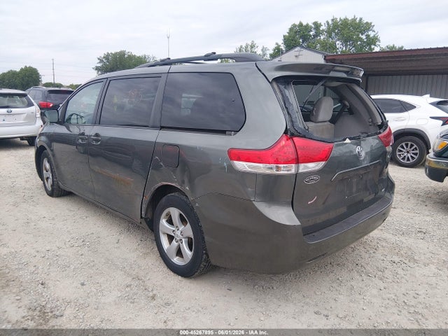 Toyota Sienna Le V6 8 Passenger
