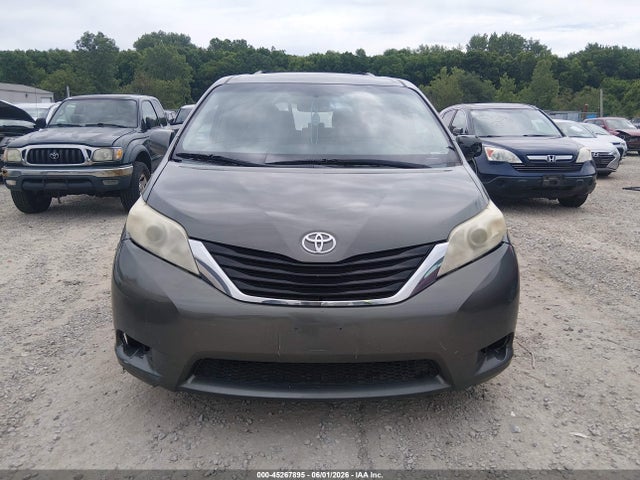 Toyota Sienna Le V6 8 Passenger