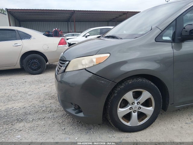 Toyota Sienna Le V6 8 Passenger