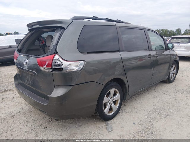 Toyota Sienna Le V6 8 Passenger