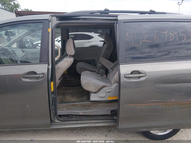 Toyota Sienna Le V6 8 Passenger